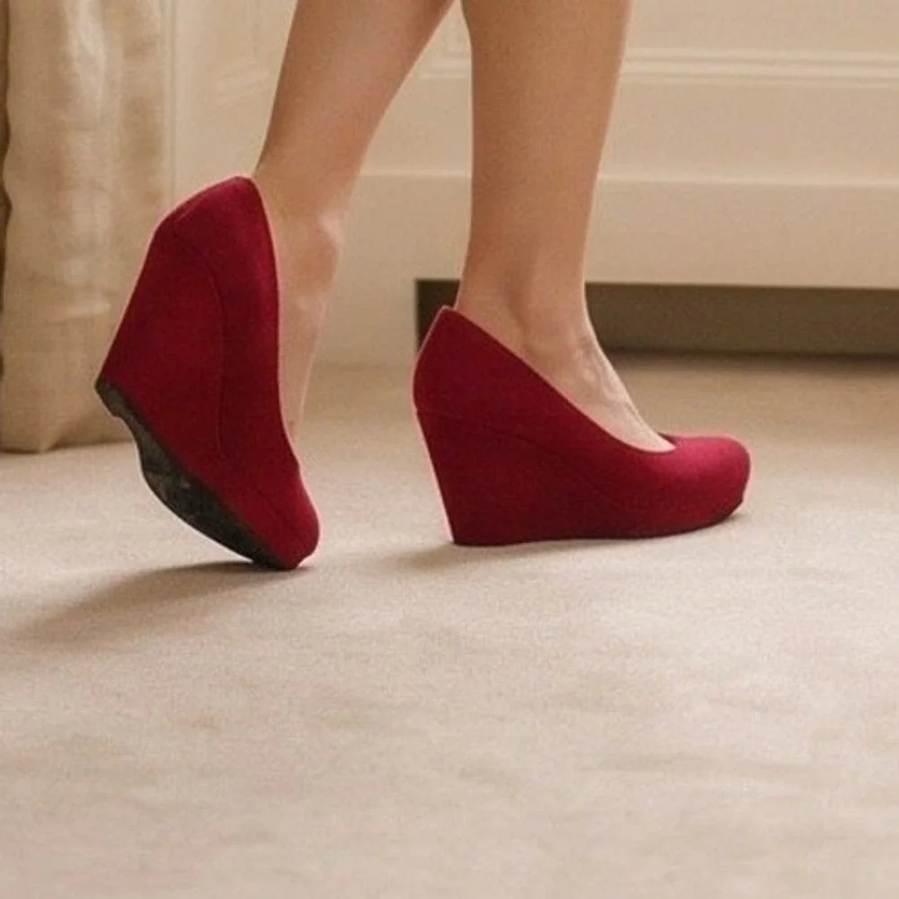 American Rag CIE Kennawin Wine Red Faux‎ Suede Wedge Pumps Platform Size 6.5M